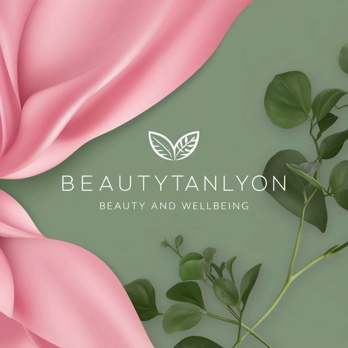 Logo de Beautytanlyon avec un design élégant de feuilles vertes et un tissu rose, reflétant l’engagement du centre envers la beauté et le bien-être et la qualité des formations spray tan, blanchiment dentaire et réflexologie auriculaire